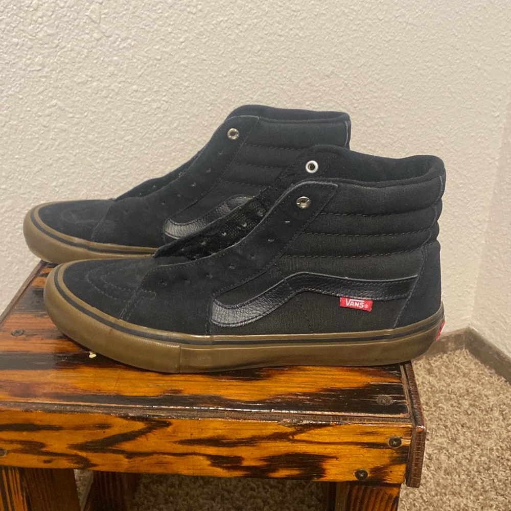 Men shoes vans no original box 

Used in decent condition